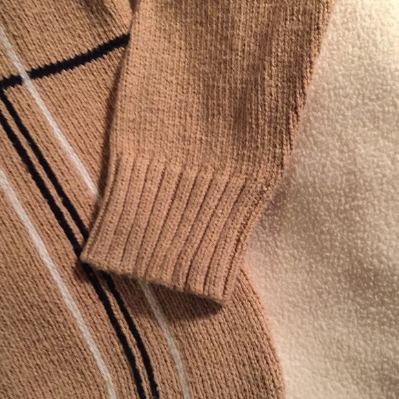 Liz Claiborne Plaid Print round neck sweater - Picture 3 of 5